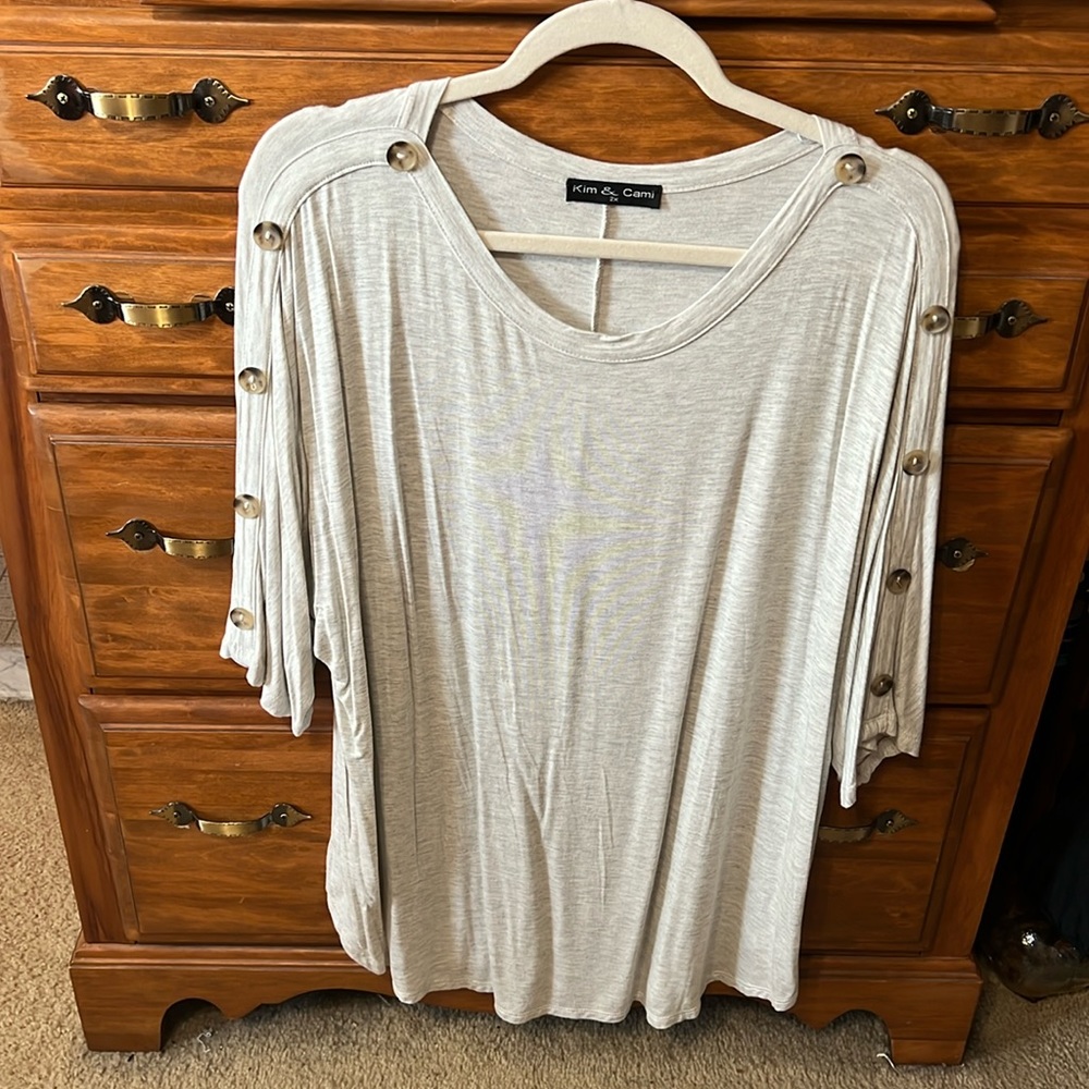 Women’s plus size 3/4 sleeve top